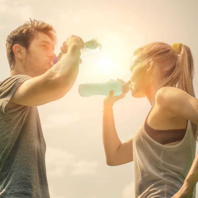 L’hydratation avant, pendant, et après la course