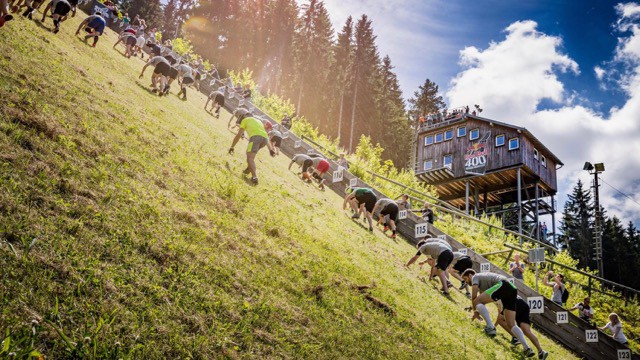 Que diriez-vous de courir sur un tremplin de saut à ski ?