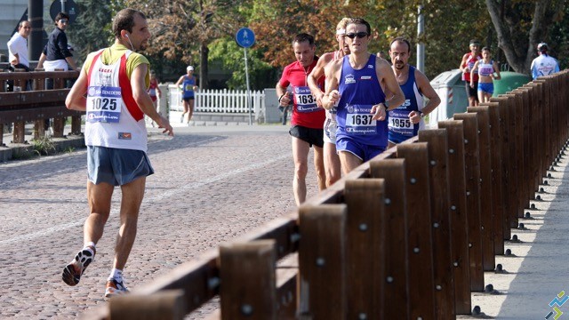 retro-running-courir-arriere - 1