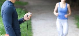 L’entraîneur, l’homme qui murmure à l’oreille des coureurs